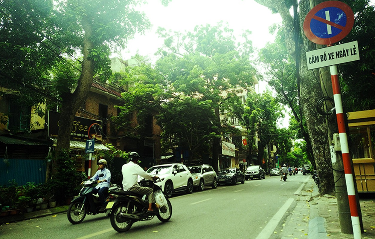 Loan o to do sai ngay chan le tren pho Ha Noi-Hinh-2