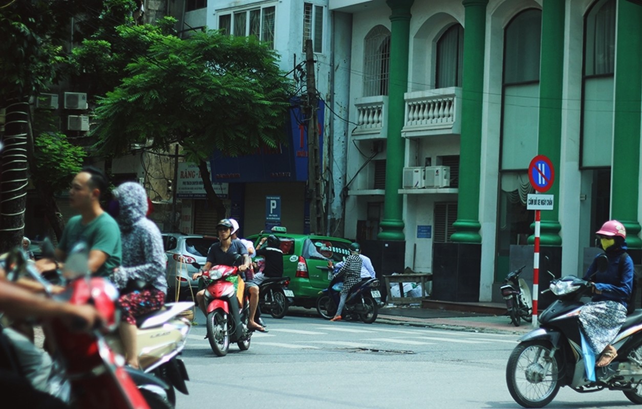 Loan o to do sai ngay chan le tren pho Ha Noi-Hinh-8