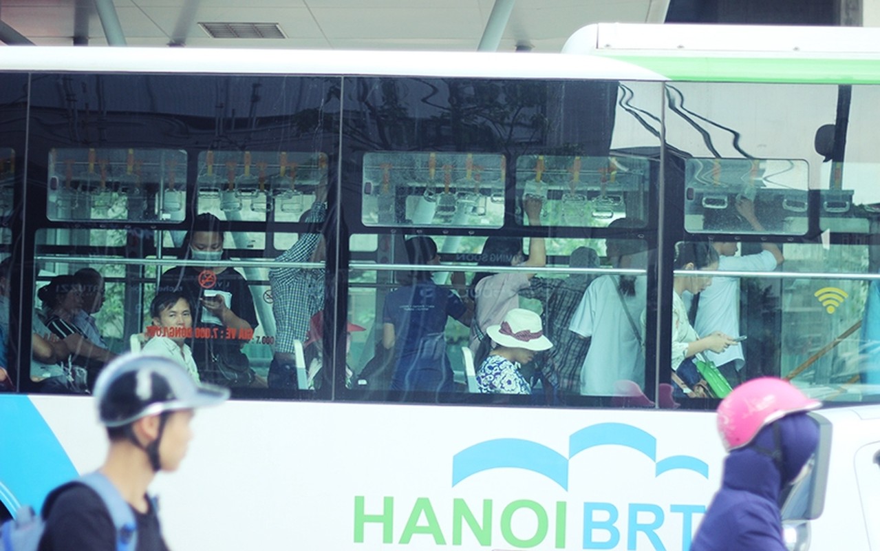 Buyt nhanh BRT vang khach sau phat bieu “qua tai“-Hinh-11