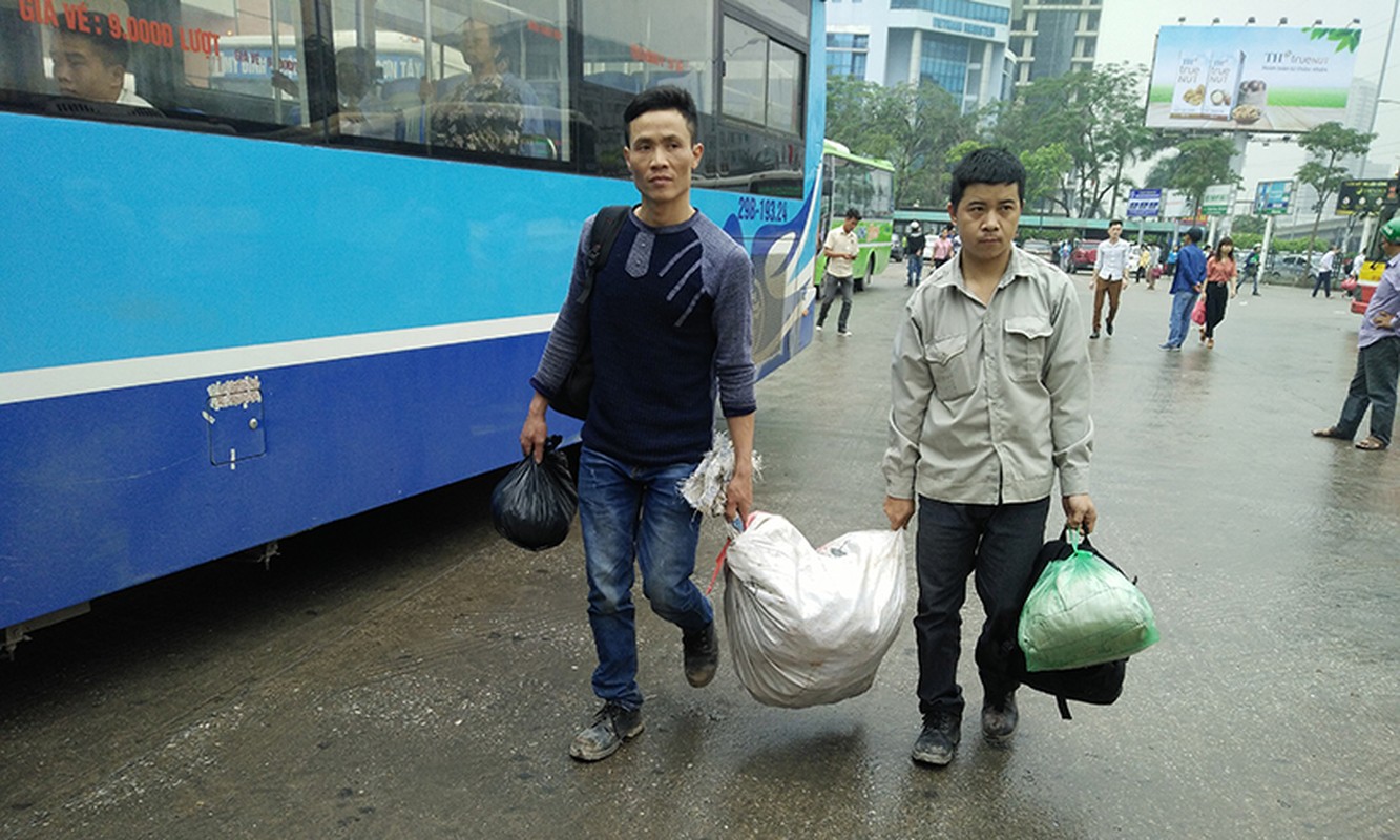 Nguoi Ha Noi va vat, met moi o ben xe My Dinh cho di nghi le-Hinh-7