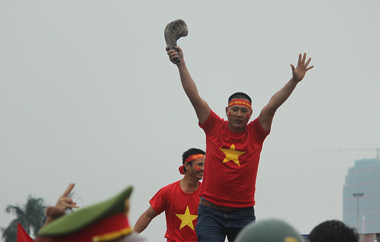 Chung ket AFF Cup 2018: CDV Viet Nam dot nong “chao lua” My Dinh-Hinh-2