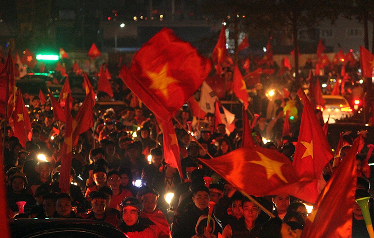 Nhung hinh anh “chua tung thay” trong dem Viet Nam vo dich AFF Cup 2018-Hinh-12