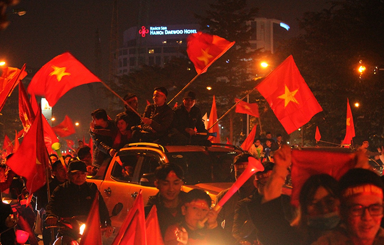 Nhung hinh anh “chua tung thay” trong dem Viet Nam vo dich AFF Cup 2018-Hinh-17