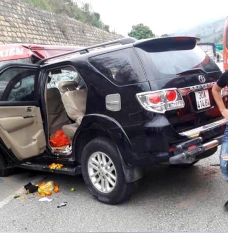 Am anh hien truong o to dam nhau tren cao toc Noi Bai-Lao Cai-Hinh-4