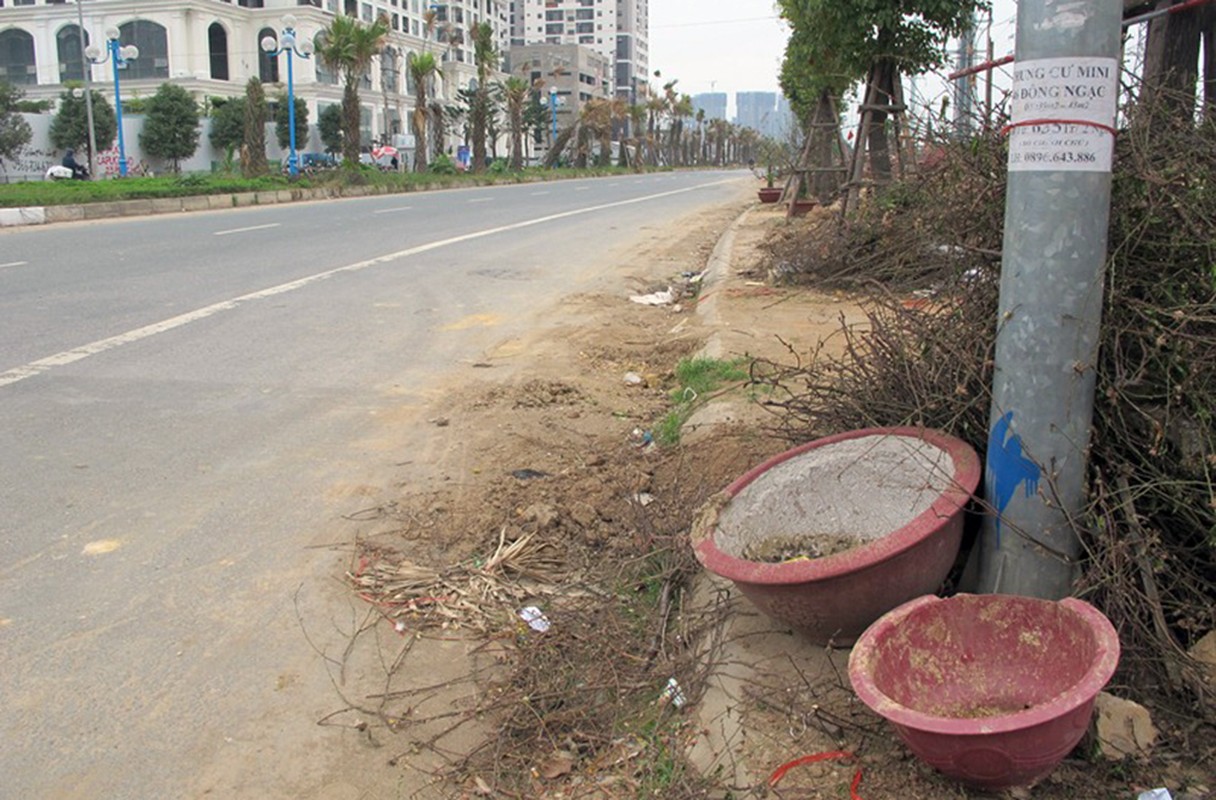 Ha Noi: Dan ngan ngam di tren con duong nhech nhac, bui ban-Hinh-4