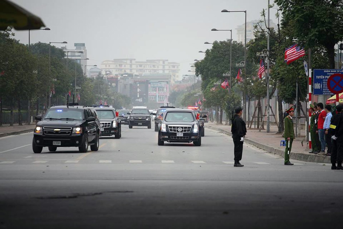 Can canh “Quai thu” Cadillac One dua Tong thong Trump roi Ha Noi-Hinh-8