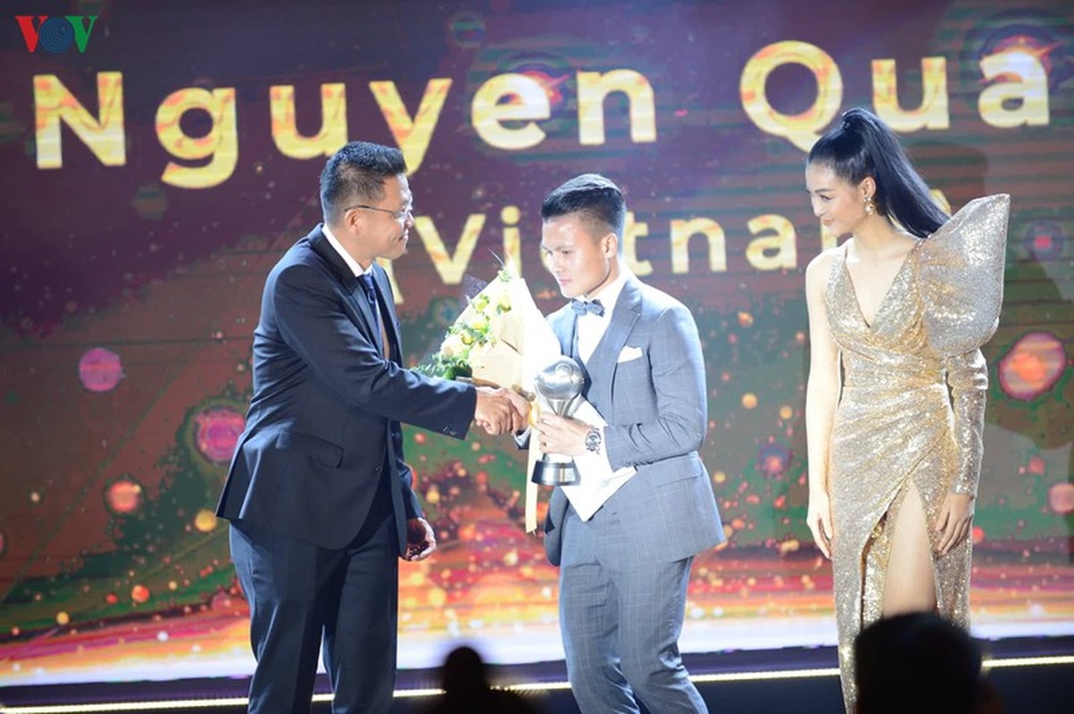 Toan canh AFF Awards 2019: “Con mua giai thuong” cho bong da Viet Nam-Hinh-4