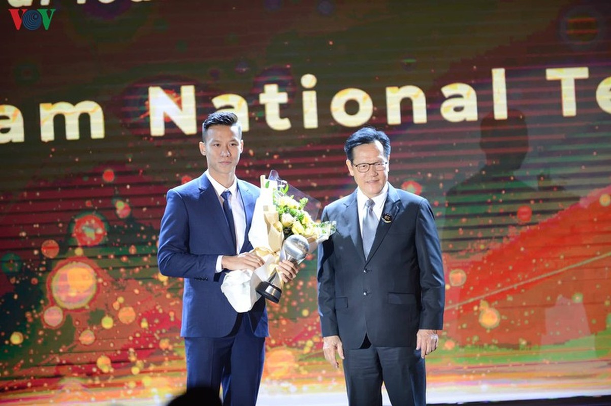 Toan canh AFF Awards 2019: “Con mua giai thuong” cho bong da Viet Nam-Hinh-6