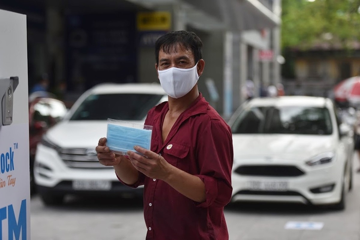 Muc so thi “ATM khau trang” mien phi dau tien cho nguoi dan Ha Noi-Hinh-10