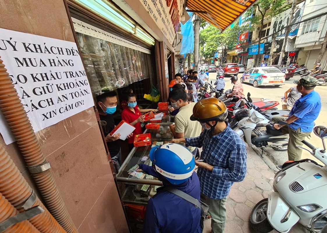 Banh Trung thu Ha Noi: Cho e am, noi 