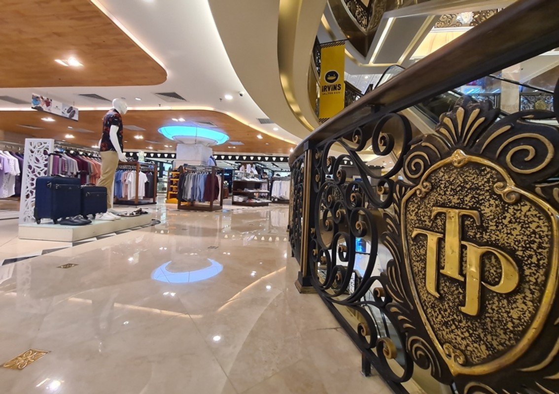 Dior tam ngung hoat dong, TTTM Trang Tien Plaza “diu hiu” khach-Hinh-7