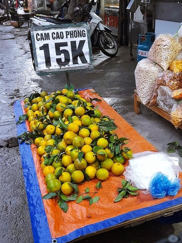 Ha Noi: Hoa qua khong ro nguon goc dua nhau xa hang can Tet-Hinh-4