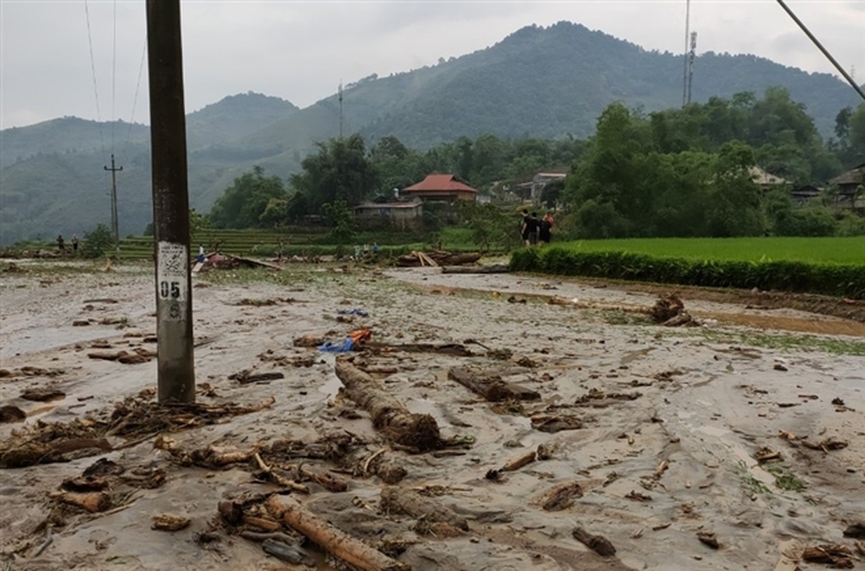 Anh: Canh tan hoang noi lu ong quet qua cuon troi 3 nguoi o Lao Cai