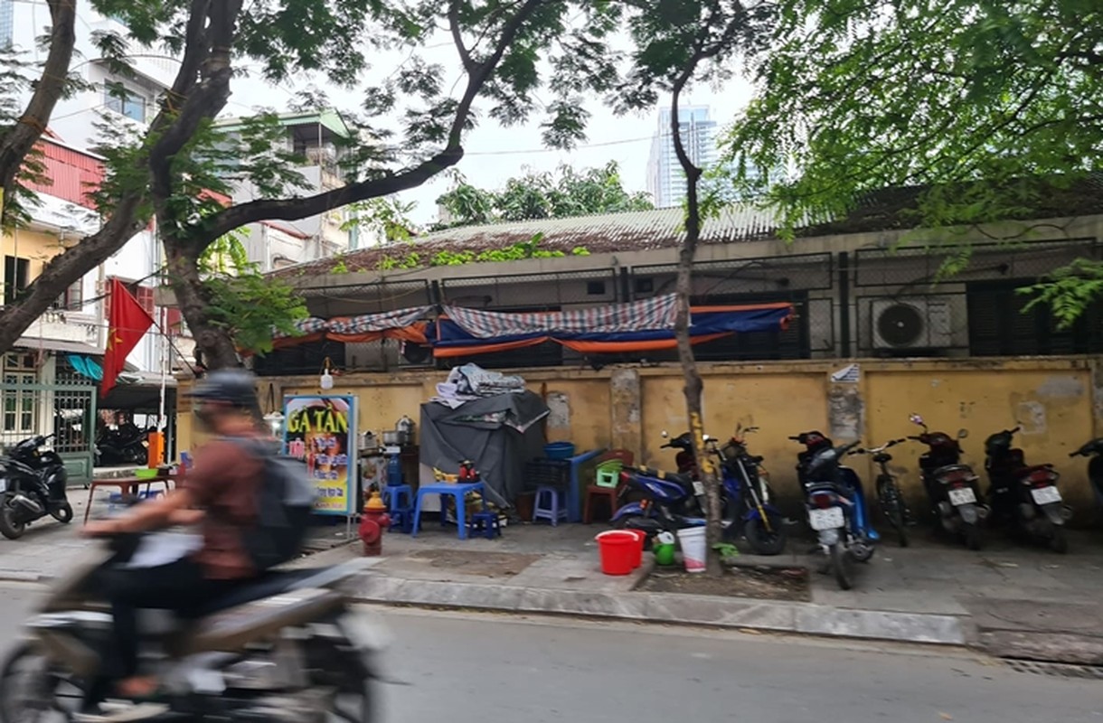 Sau lenh tam dung hoat dong, quan an uong via he Ha Noi ra sao?-Hinh-4