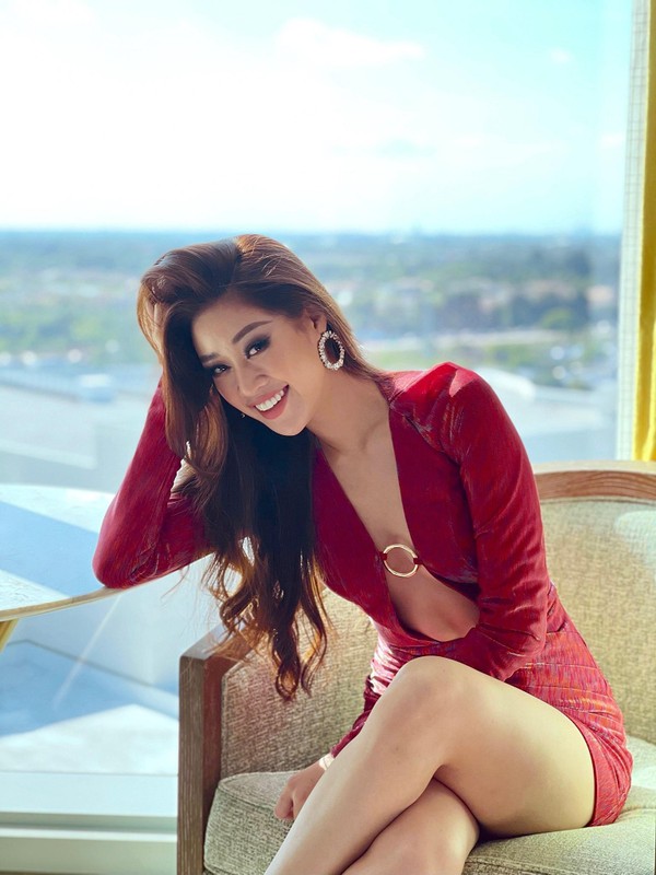 Khanh Van dien vay xe nguc sau tao bao tai Miss Universe-Hinh-4