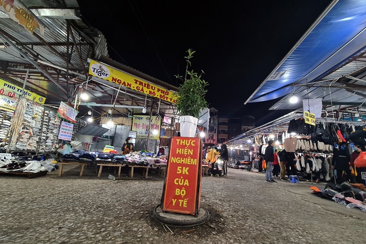 Ha Noi: Thien duong mua sam gia re sinh vien thi nhau xa hang Tet, hut khach-Hinh-13