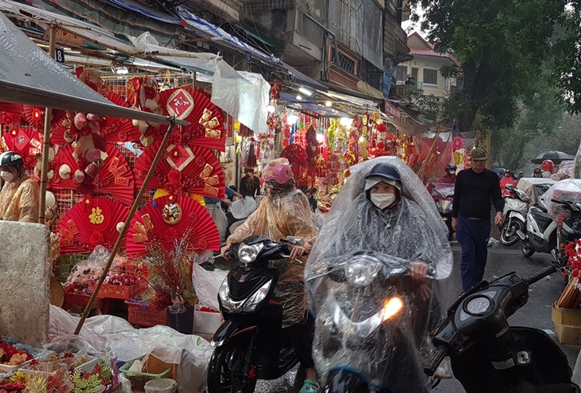 Nguoi dan doi mua mua sam nhon nhip o “thu phu” vang ma Ha Noi-Hinh-6