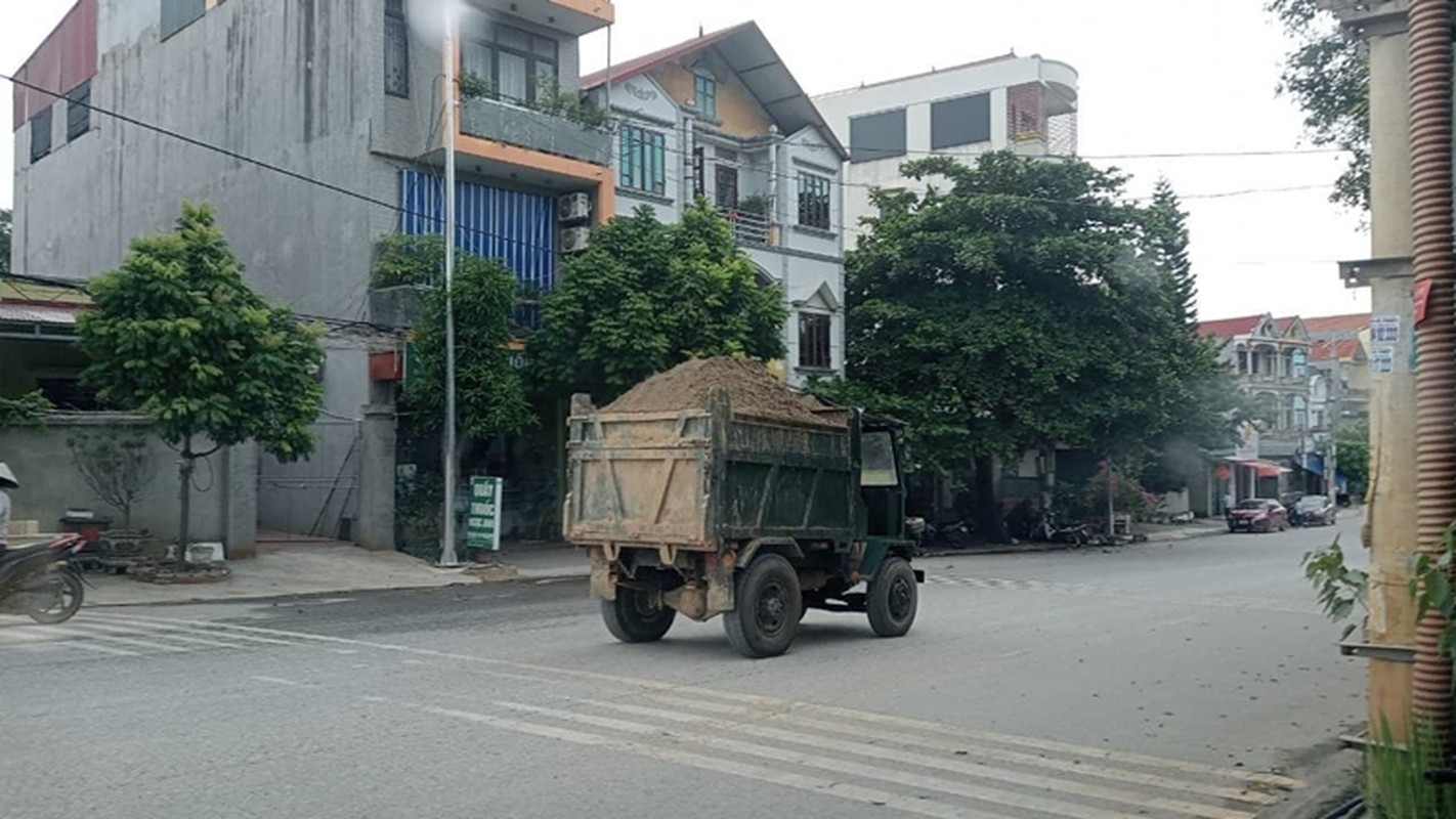 Bac Ninh: Bo song Duong bi “gam” nham nho vi ben bai… xe tai quan nat duong de-Hinh-11