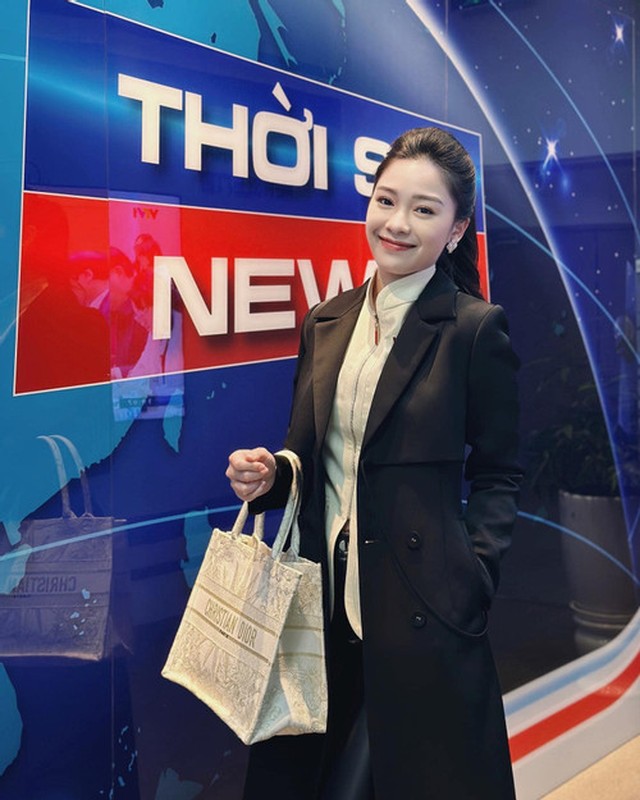 Nhan sac MC thoi tiet Hanh Quyen 'xinh nhu hoa hau' cua VTV-Hinh-7