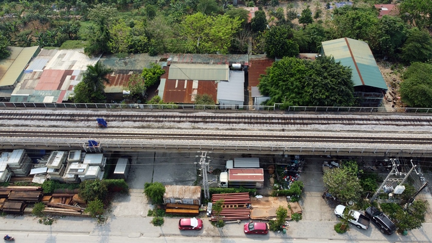 Ha Noi: “Xe thit” gam cau Thang Long lam nha hang, quan nhau-Hinh-2