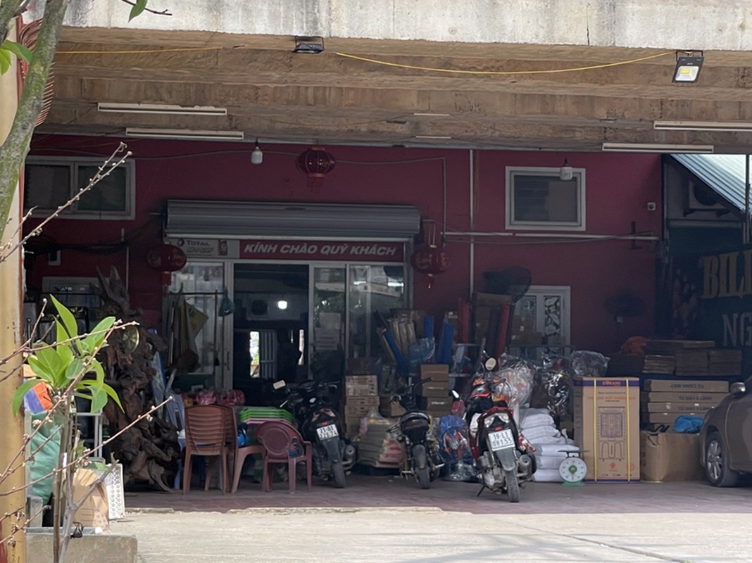 Ha Noi: “Xe thit” gam cau Thang Long lam nha hang, quan nhau-Hinh-8