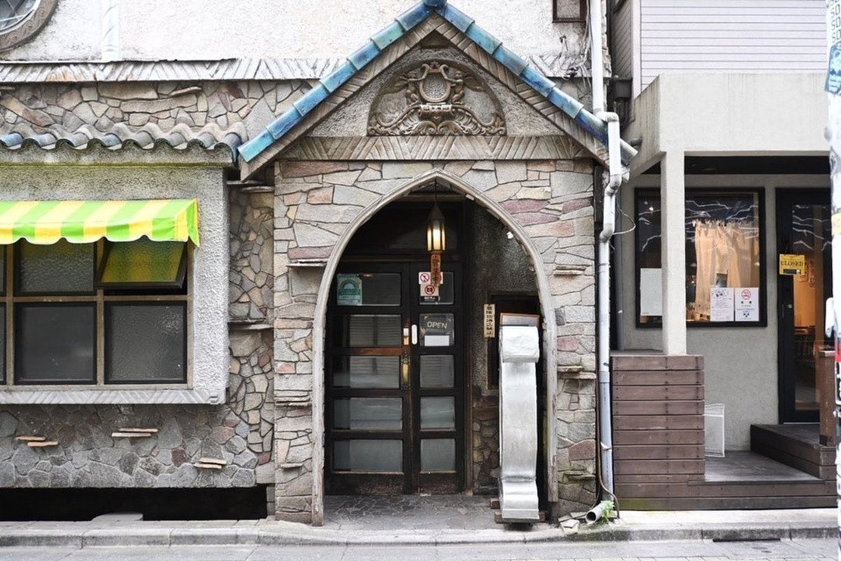 View - 	Bên trong quán cà phê 70 tuổi ở Nhật Bản cấm dùng điện thoại