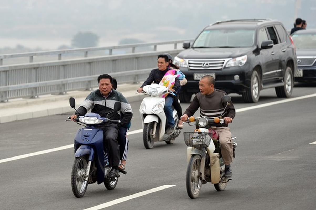 Ngan ngam canh bat nhao tren cau Nhat Tan vua khanh thanh-Hinh-11