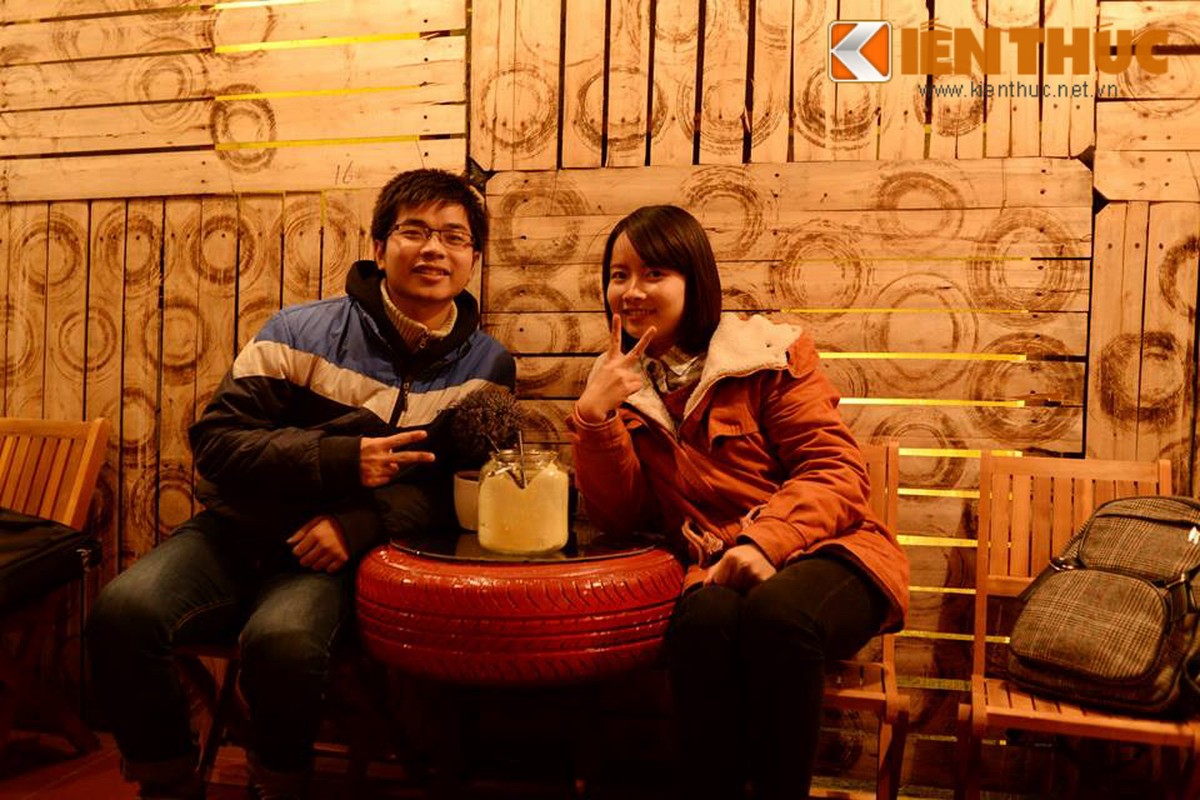 Gioi tre Ha thanh  tham gia thu thach cafe trung dip Valentine-Hinh-5