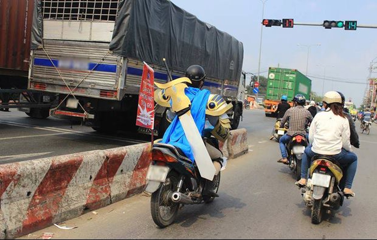 Xon xao Thien Bong Nguyen Soai dao pho Ha Noi-Hinh-9