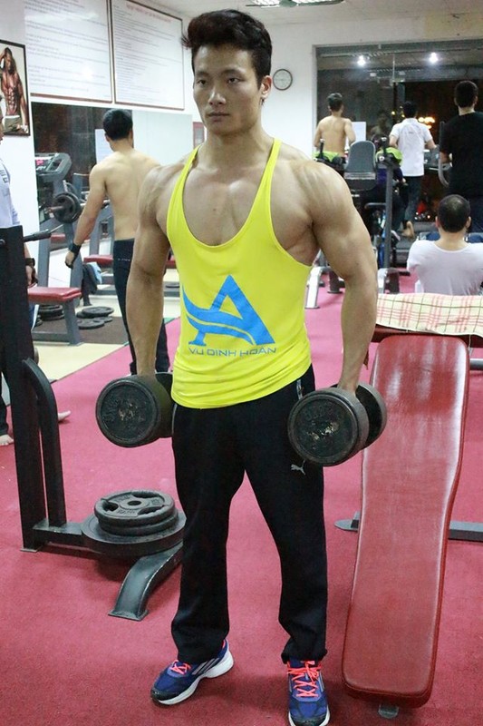 Chang trai tong teo cham tap gym lot xac thanh 6 mui-Hinh-2