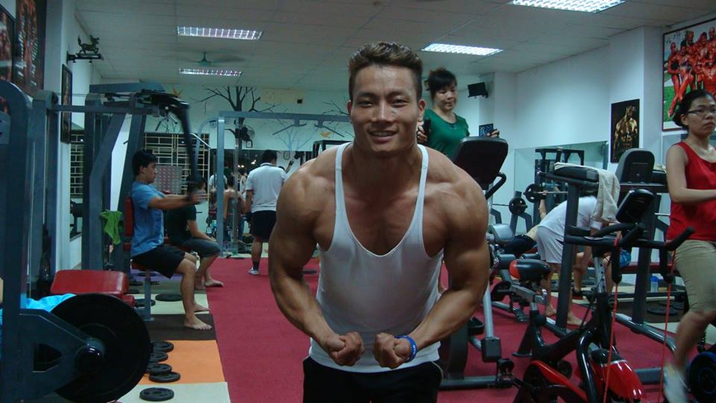 Chang trai tong teo cham tap gym lot xac thanh 6 mui-Hinh-5