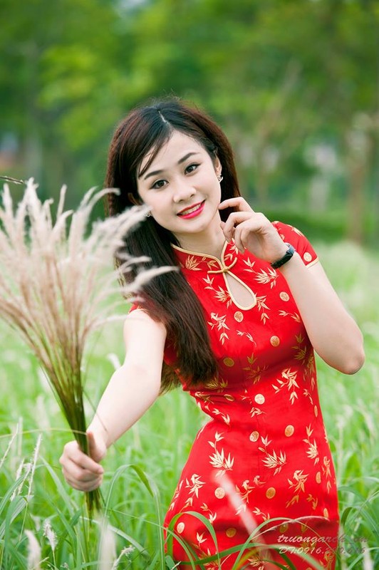 Gai xinh Viet noi tieng vi bi chup len luc... an che-Hinh-5