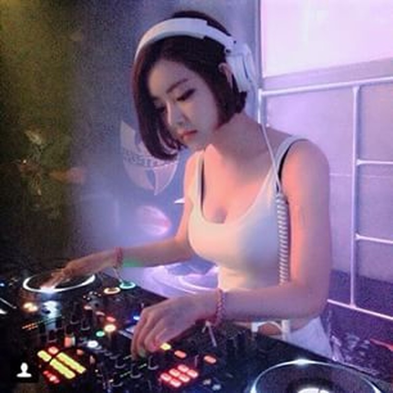 DJ Soda lo anh kem xinh truoc phau thuat tham my