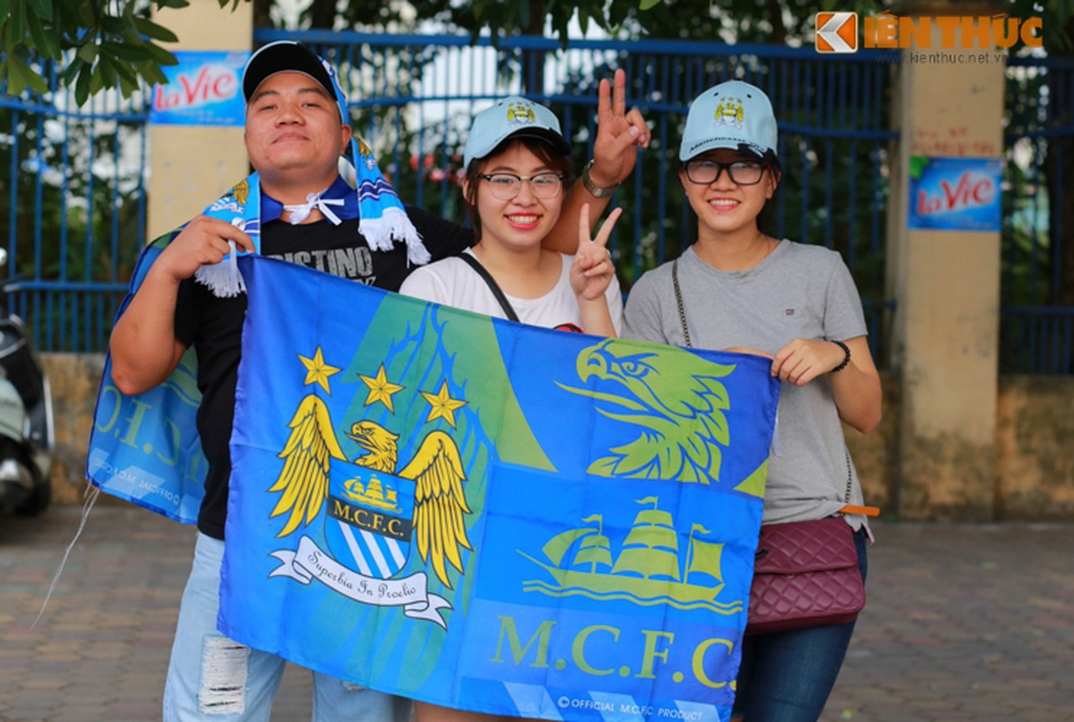 Fan phat cuong vi Man City nhung van muon DTVN thang-Hinh-4