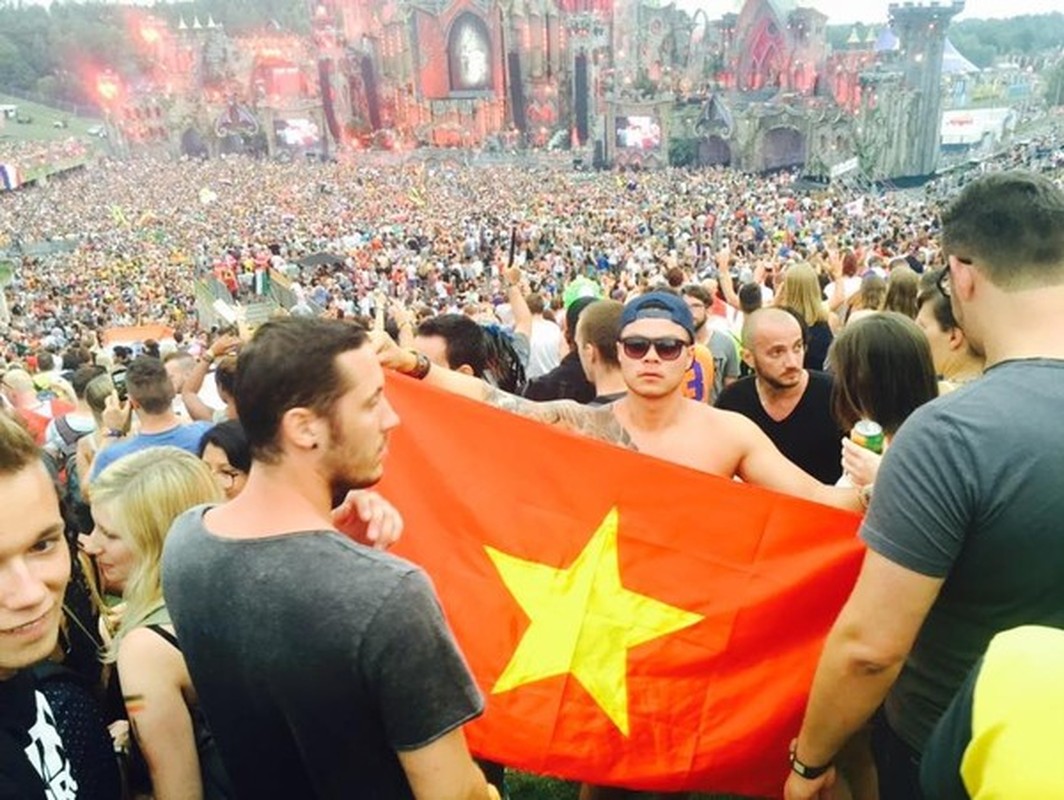 Ban tre mang non la, co To quoc sang Bi quay Tomorrowland-Hinh-3