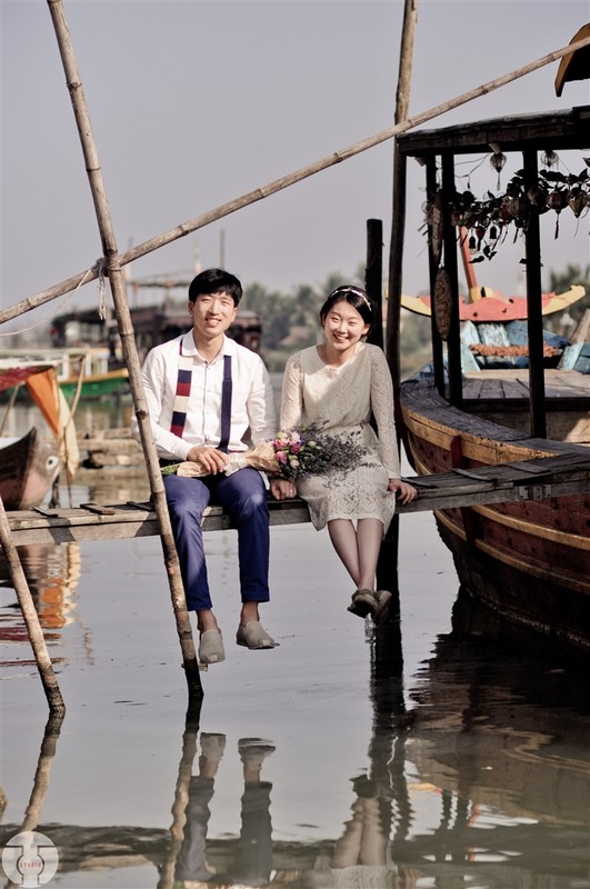 Cap doi Han Quoc chup anh cuoi binh di o Hoi An-Hinh-2