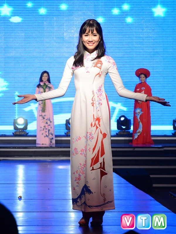 Ngam nu sinh Le Hong Phong dang quang Miss Ao dai 2015-Hinh-2