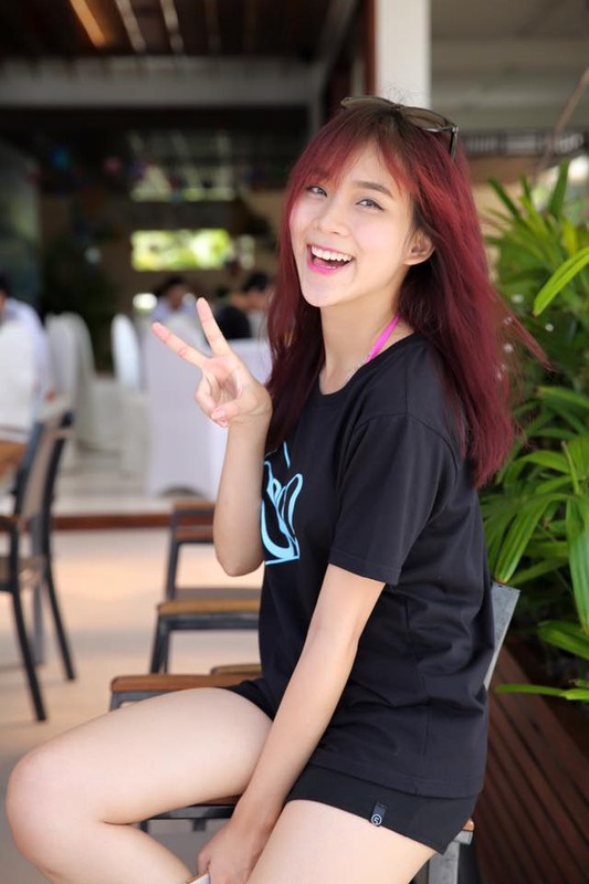 Nu sinh hang khong Viet ben duyen voi Co giao Khanh-Hinh-8