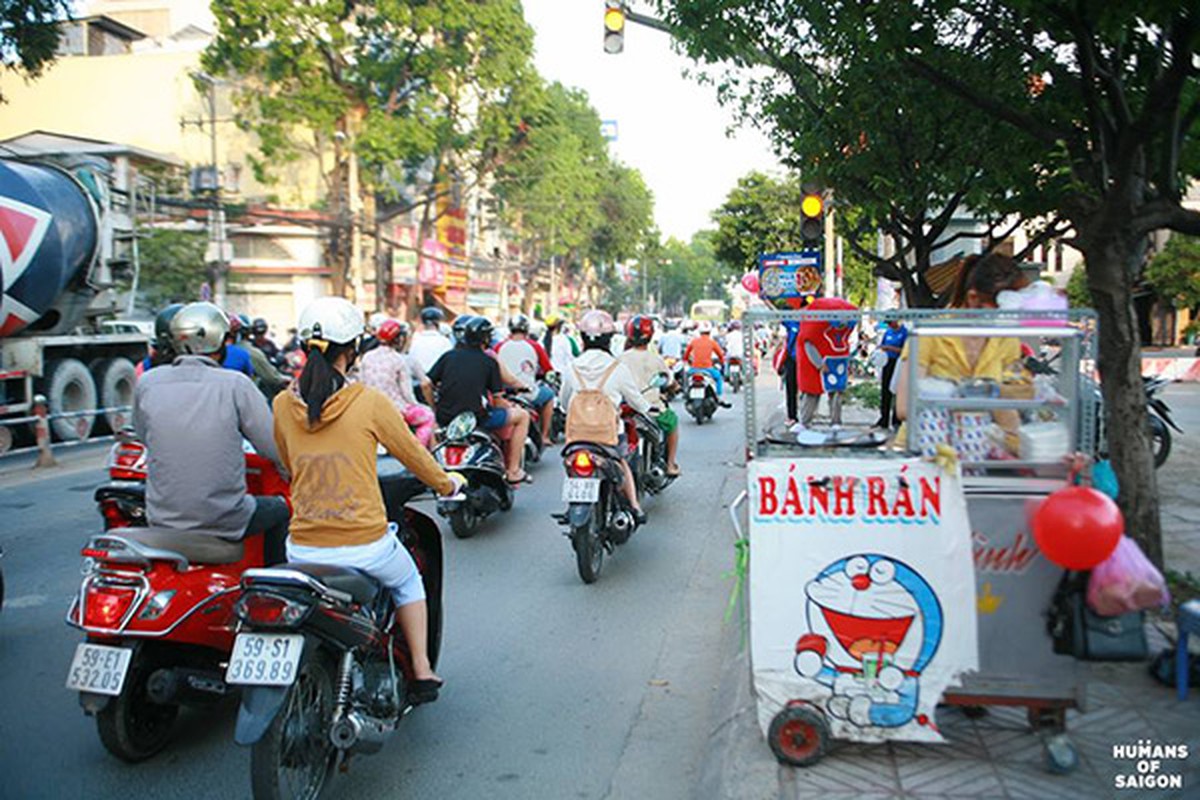 Mot ngay muu sinh cua co gai chuyen gioi ban banh ran-Hinh-13