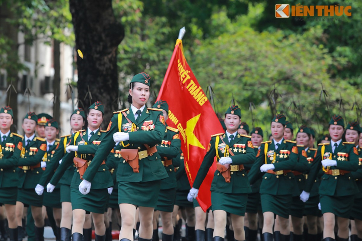 Ngan ngo truoc cac bong hong trong dieu binh mung Quoc khanh 2/9-Hinh-7