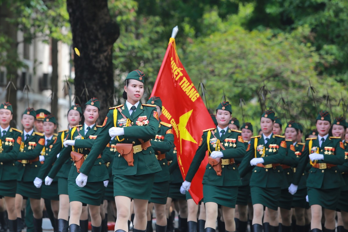 Oai hung doan quan Viet Nam dieu binh tren pho Ha Noi-Hinh-6