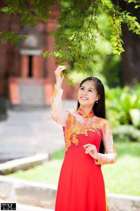 Hoa khoi Nu sinh duyen dang ruc ro ben HH Ky Duyen-Hinh-9