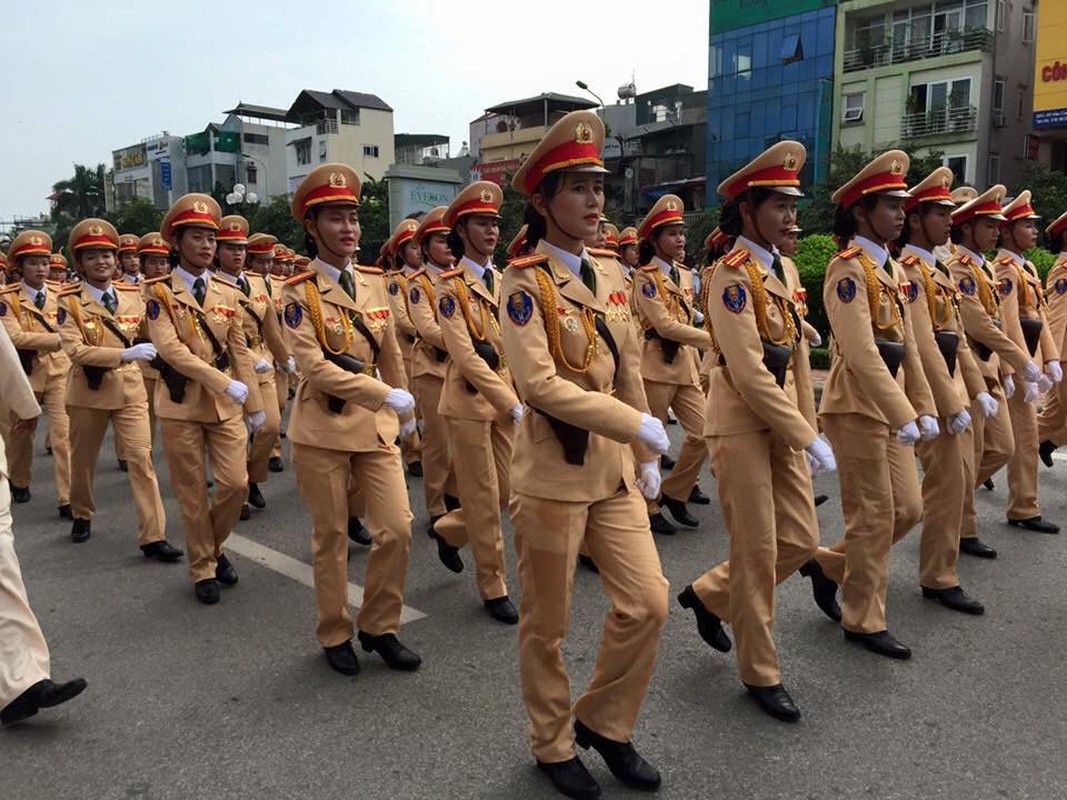Nu CSGT xinh dep que Thanh Hoa bat ngo noi tieng-Hinh-2