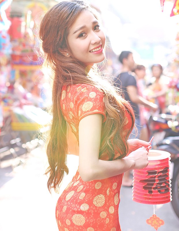 Hot girl lang lo khoe dang nuot tren pho Trung thu-Hinh-2
