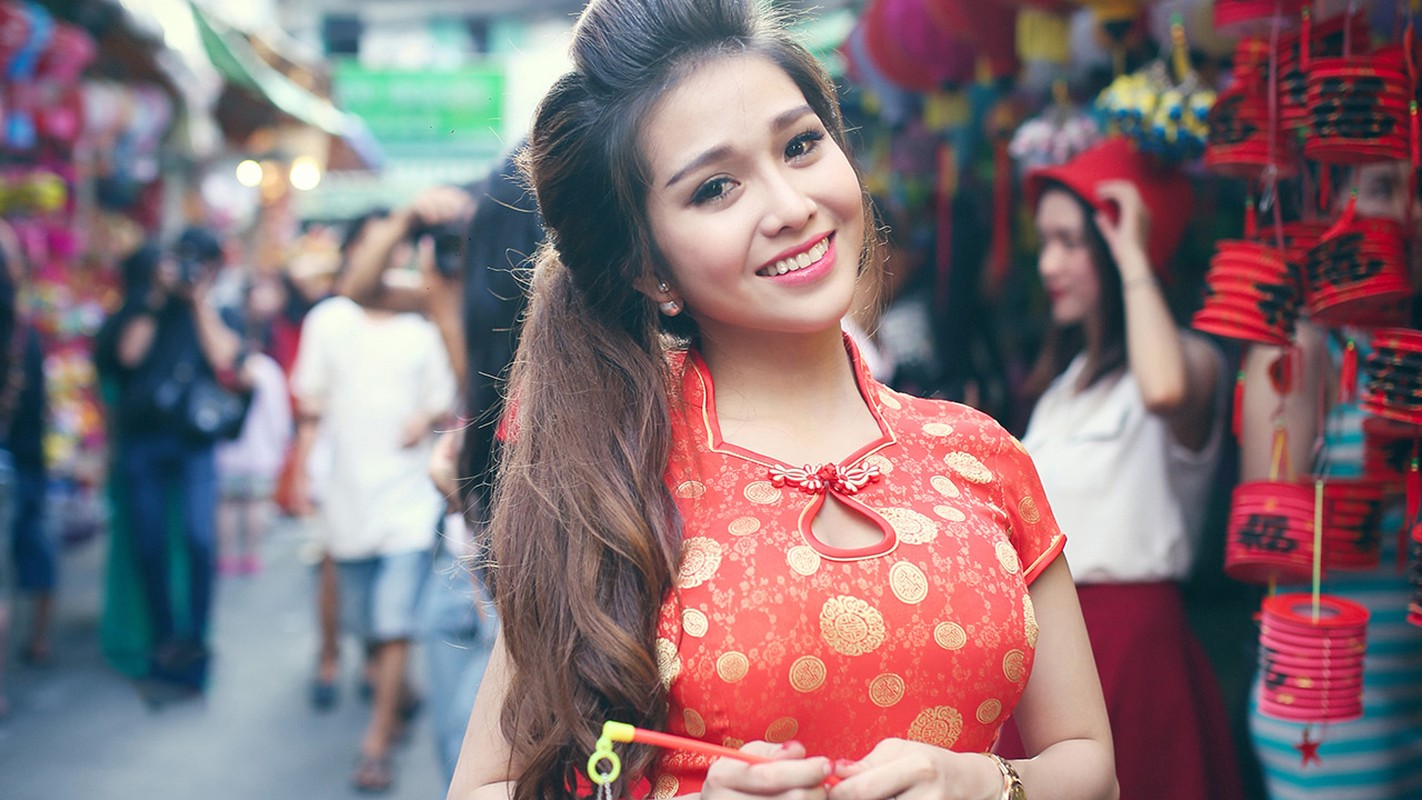 Hot girl lang lo khoe dang nuot tren pho Trung thu-Hinh-3