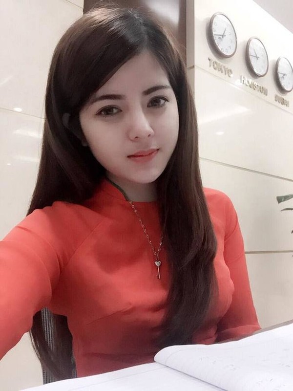 Nhan sac co gai HN duoc phong Ngoc Trinh phien ban FPT