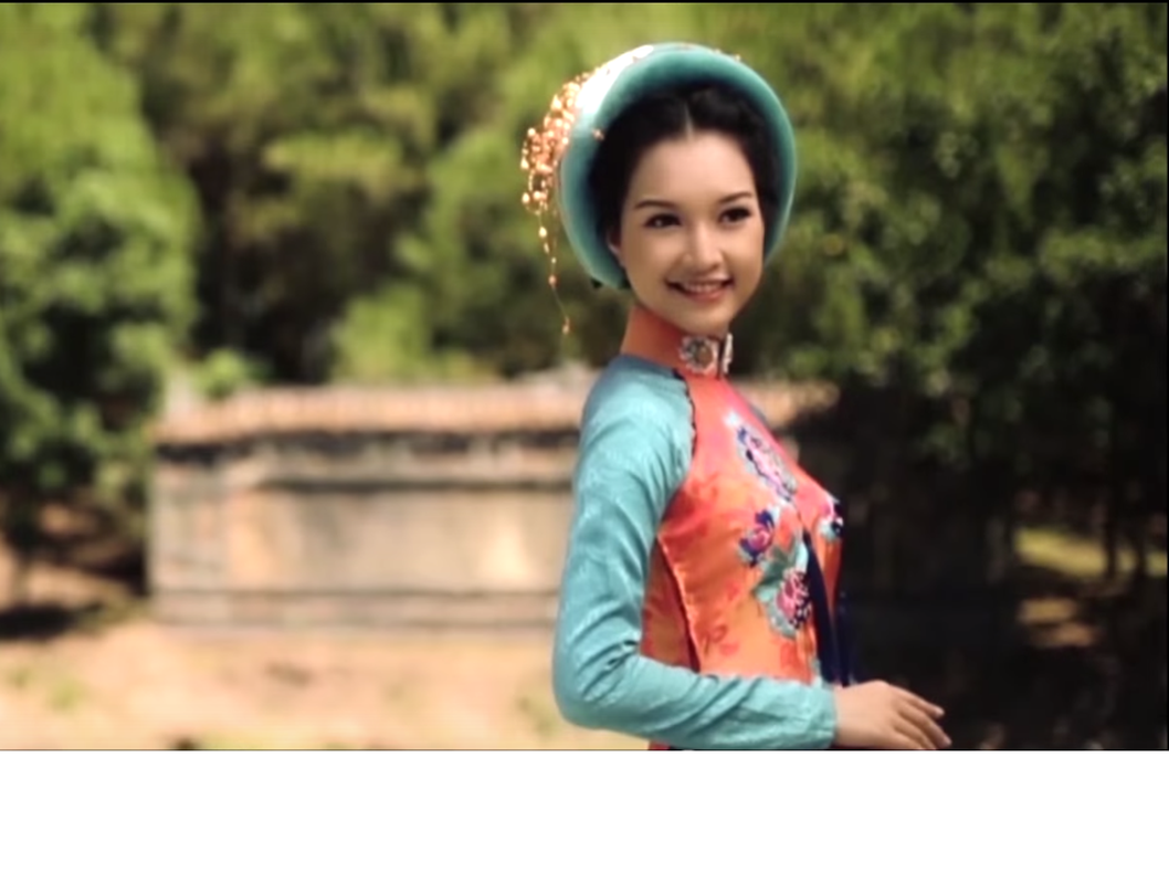 “Nang tho” xu Hue gay thuong nho trong clip cua Bo Ngoai giao