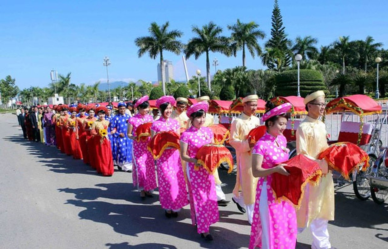 Dam cuoi tap the xuc dong cua cong nhan ngheo o Da Nang-Hinh-8