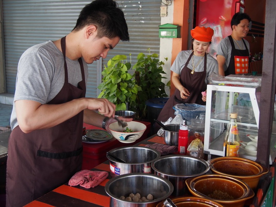 Quan bun my nam hop hon thuc khach nu-Hinh-2