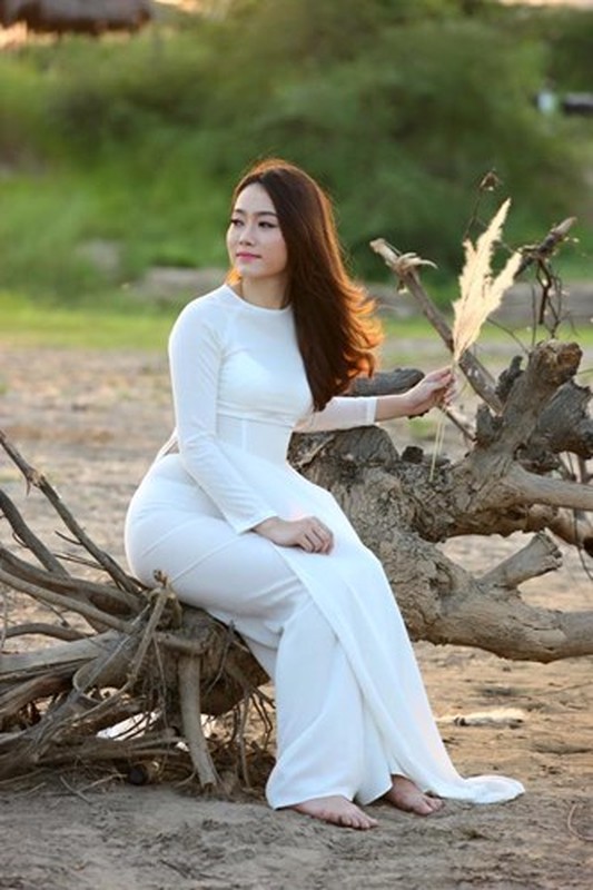 Hot girl Lao truong DH Duoc xinh dep, cuc me ao dai-Hinh-7